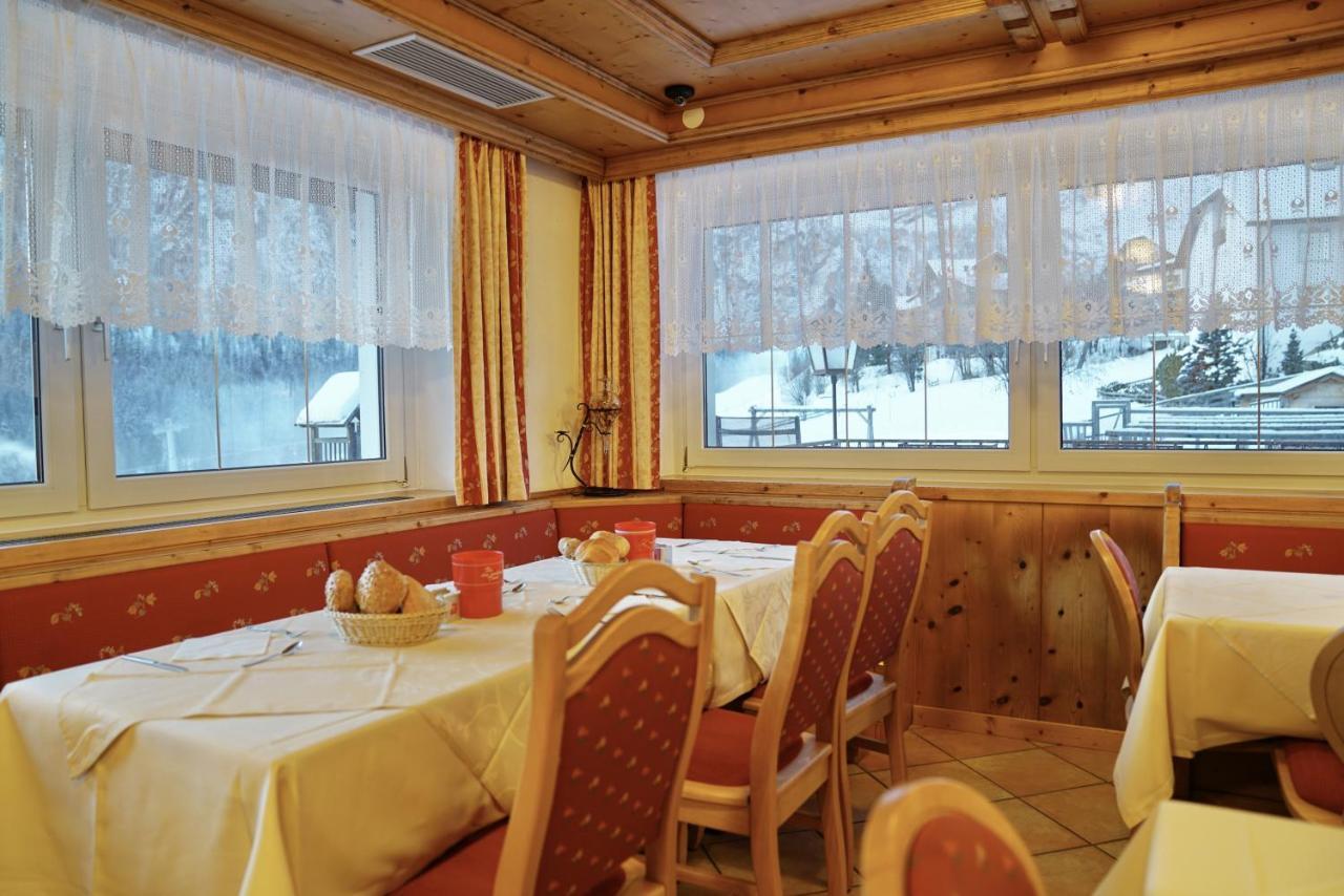 Piz Alpin B&B Colfosco Bagian luar foto